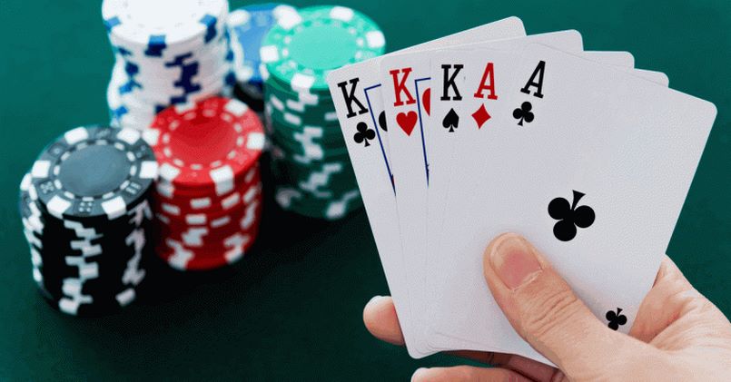 Tại sao Poker khiến người chơi say mê?